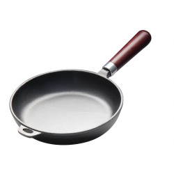 Сковорода чугунная 200/50 с деревянной ручкой Luxstahl [НЕR20] - интернет-магазин КленМаркет.ру