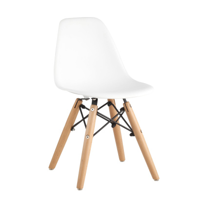 Стул пластиковый «Eames Бэмби» с жестким сиденьем (ножки дерево) - интернет-магазин КленМаркет.ру
